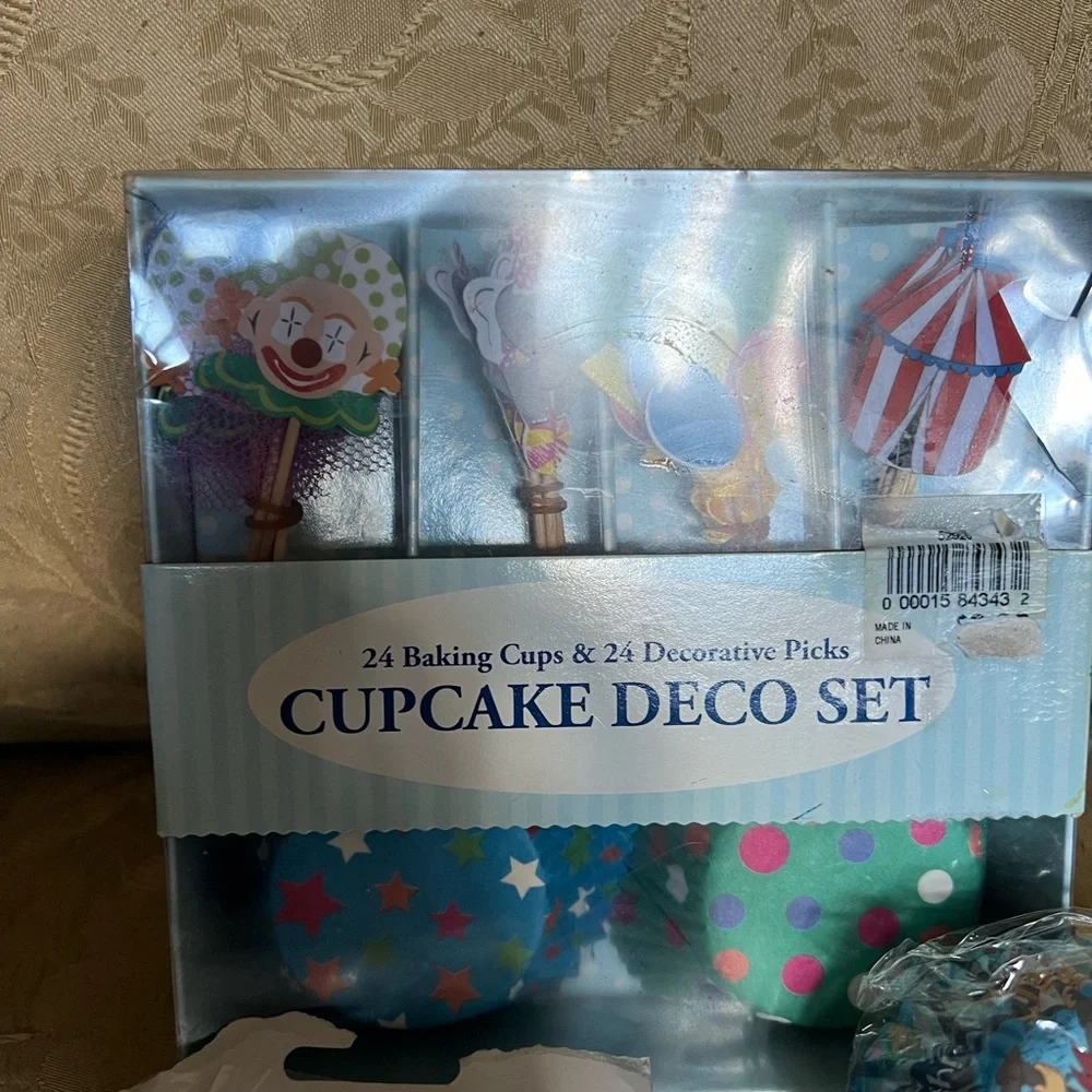 Birthday Disney Jake and Neverland Pirate Cupcake wrapper Rare & decorations